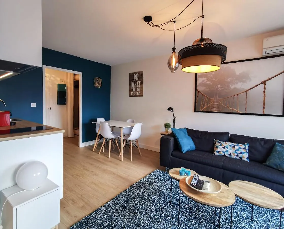 Charming Apartment In The Centre Of Lyon contacts